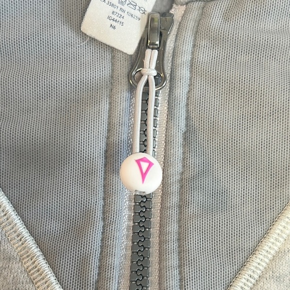 Ivivva - Lululemon - LIKE NEW Gray Full-Zip Jacket with Soft Knit Material - Picture 3 of 8